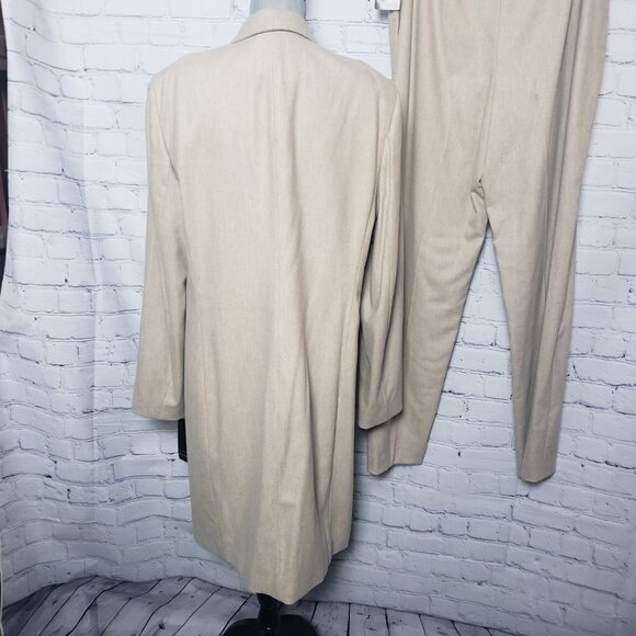 Dana Buchman Wool / cashmere Suit. Made in Italy designer NWT - Picture 4 of 12